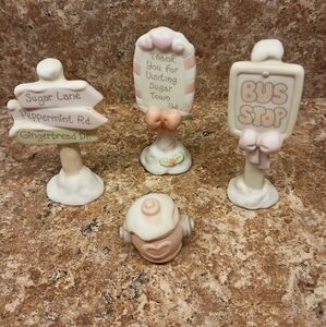 RETIRED Precious Moments Sugar Town Village Bus Stop Street Sign Hydrant Thank U